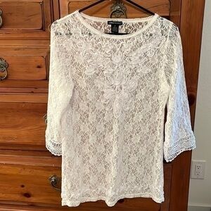 Lauren Michelle Women’s cream lace blouse tunic size medium Preloved